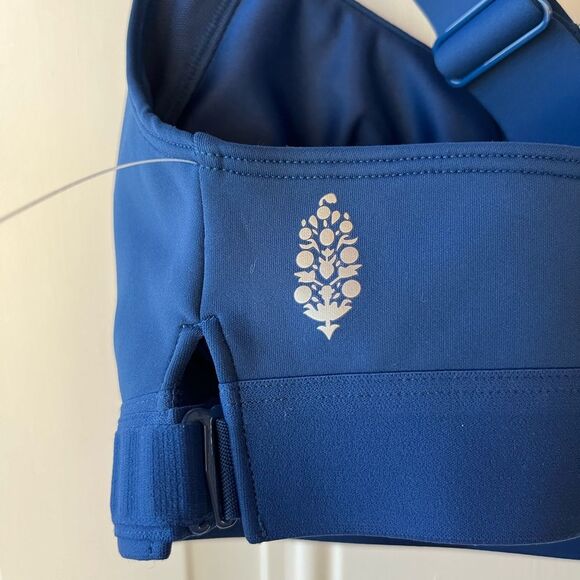 Nwt Make a Move Sports Bra
Free People Ocean Blue - Picture 5 of 6